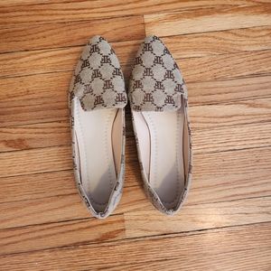 🌸Neutral pointed toe flats size 7.5